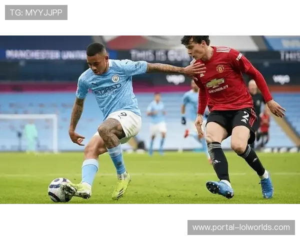 曼市德比镜头：B费定位球造威胁，哈兰德直面曼联残缺防线